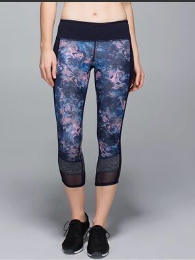 Lululemon if you’re Lucky blue floral mesh panel cropped leggings size 6